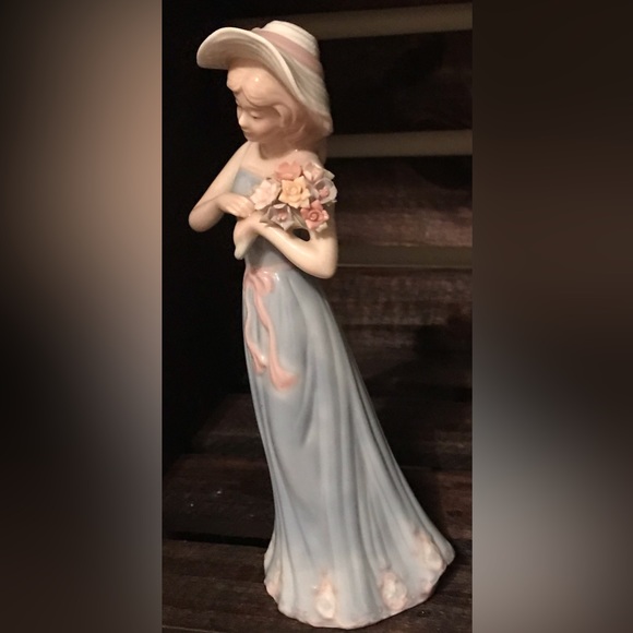 Figurine Gifts by House of Lloyd - Picture 2 of 7